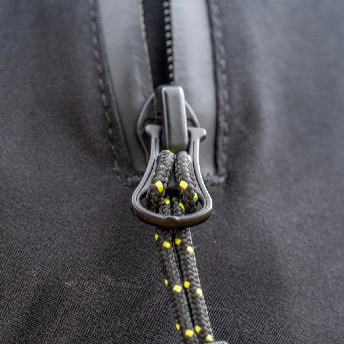 Apearel Lightweight Classic Hydrophobic Jacket